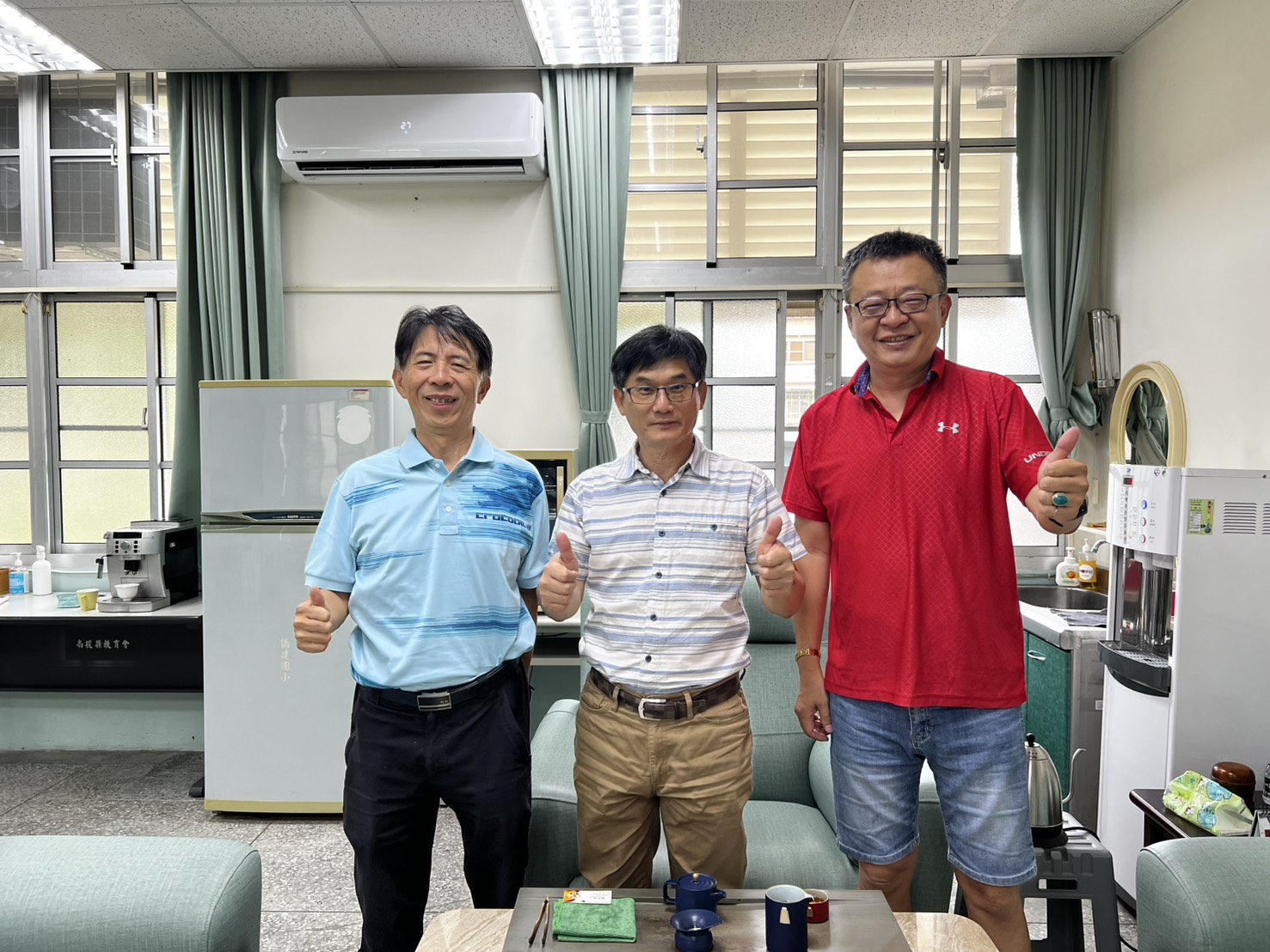 南投南崗扶輪社與學校端代表持續合作,透過導師推薦制度精準關懷真正弱勢的孩子,為 22 名學子建立更穩定的求學支持。