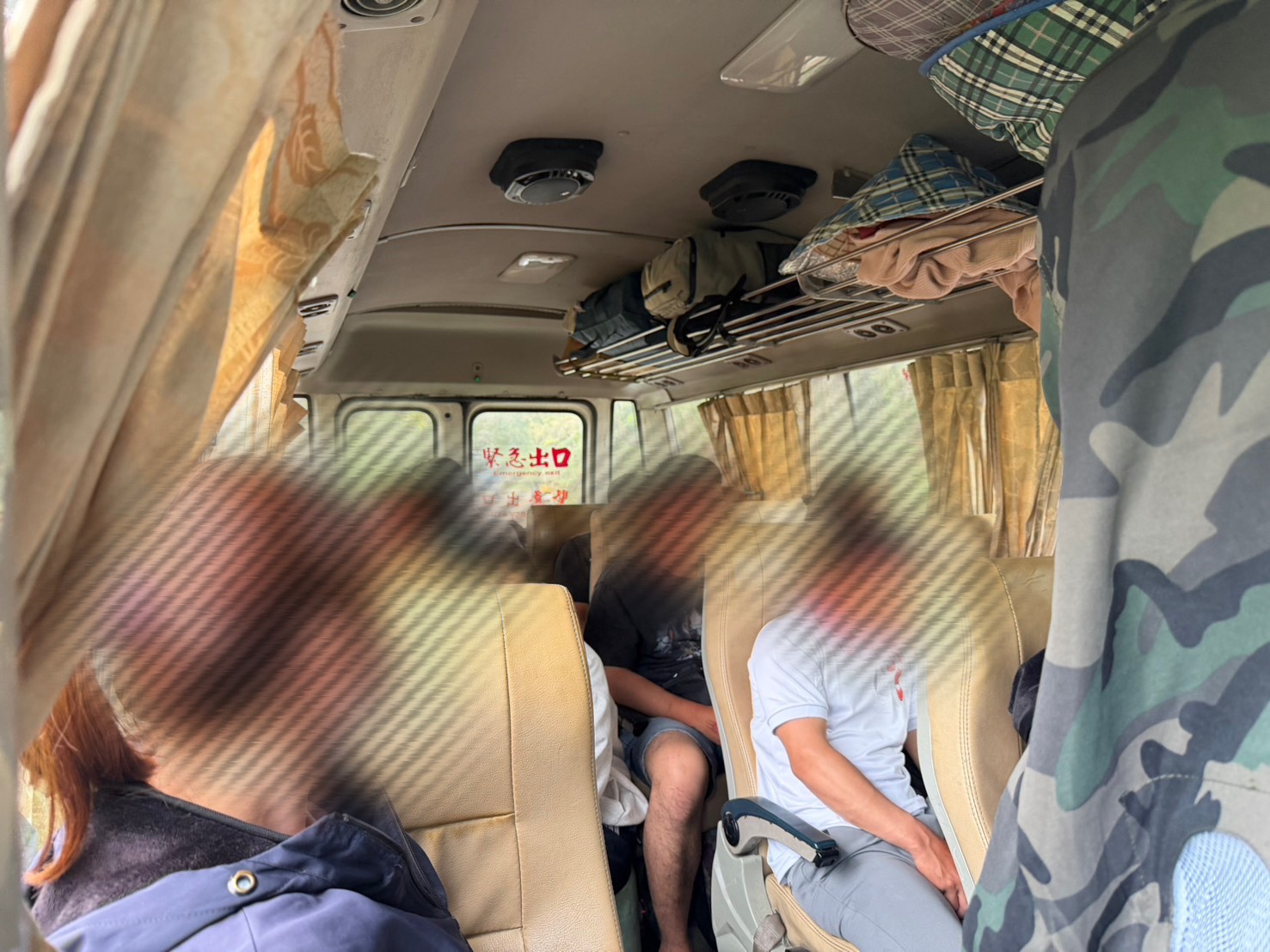 整車都是非法移工！22名移工搭中巴上山打黑工　行駛禁行路段全被逮