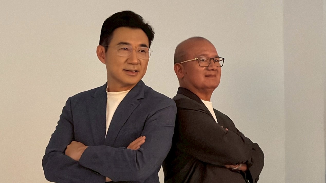 江啟臣整隊出擊！率台中藍營議員拍形象照　最強母雞拚2026勝選