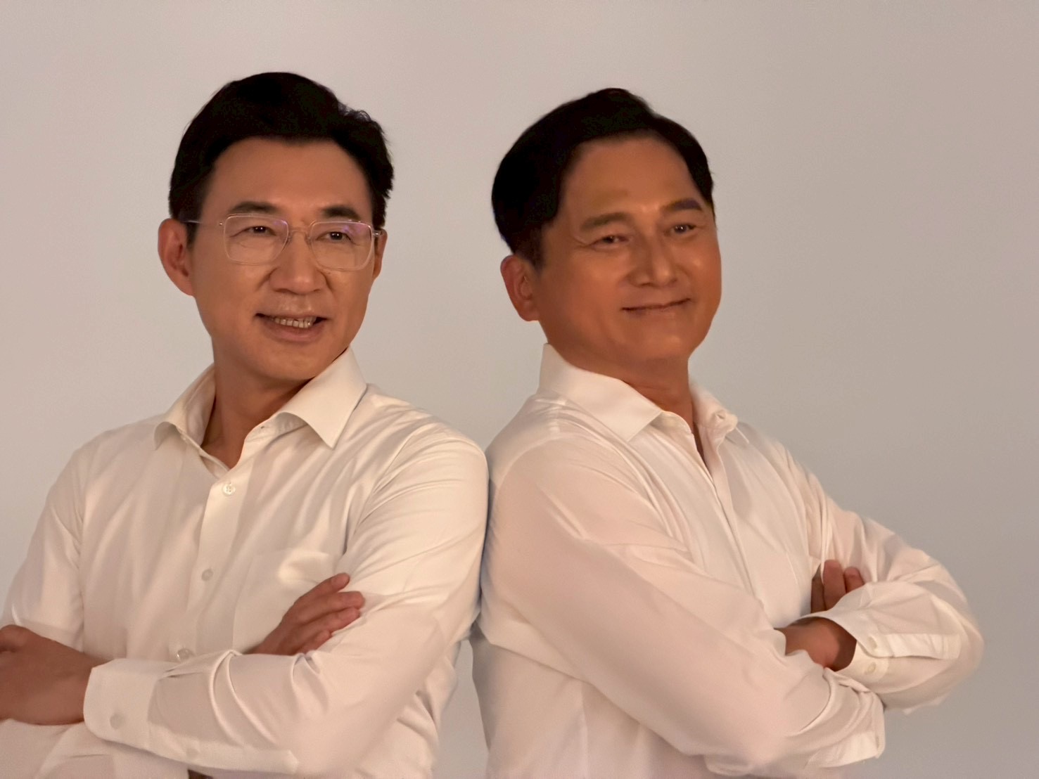 江啟臣整隊出擊！率台中藍營議員拍形象照　最強母雞拚2026勝選