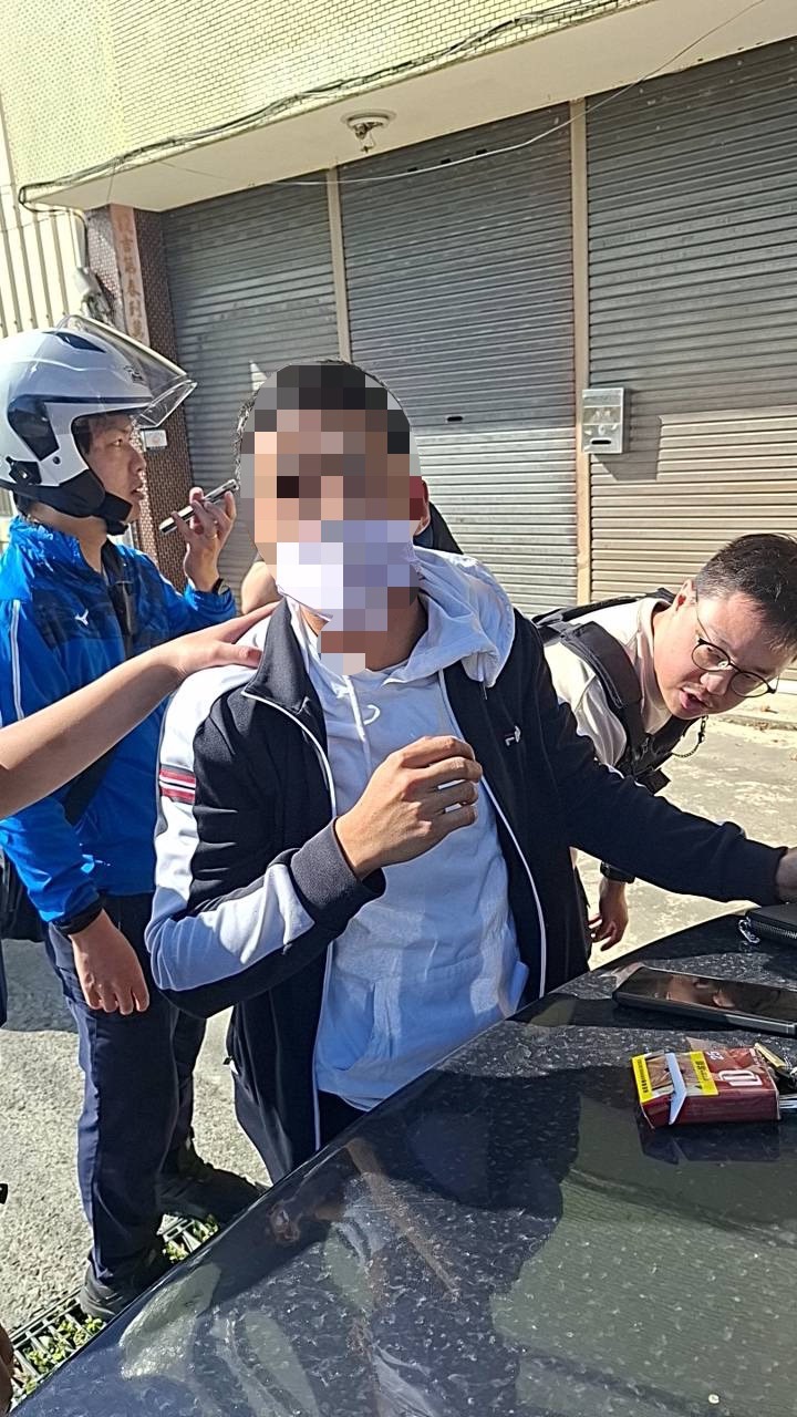 警方於神岡區一帶查獲涉案嫌犯，並當場將其控制帶返駐地釐清案情。