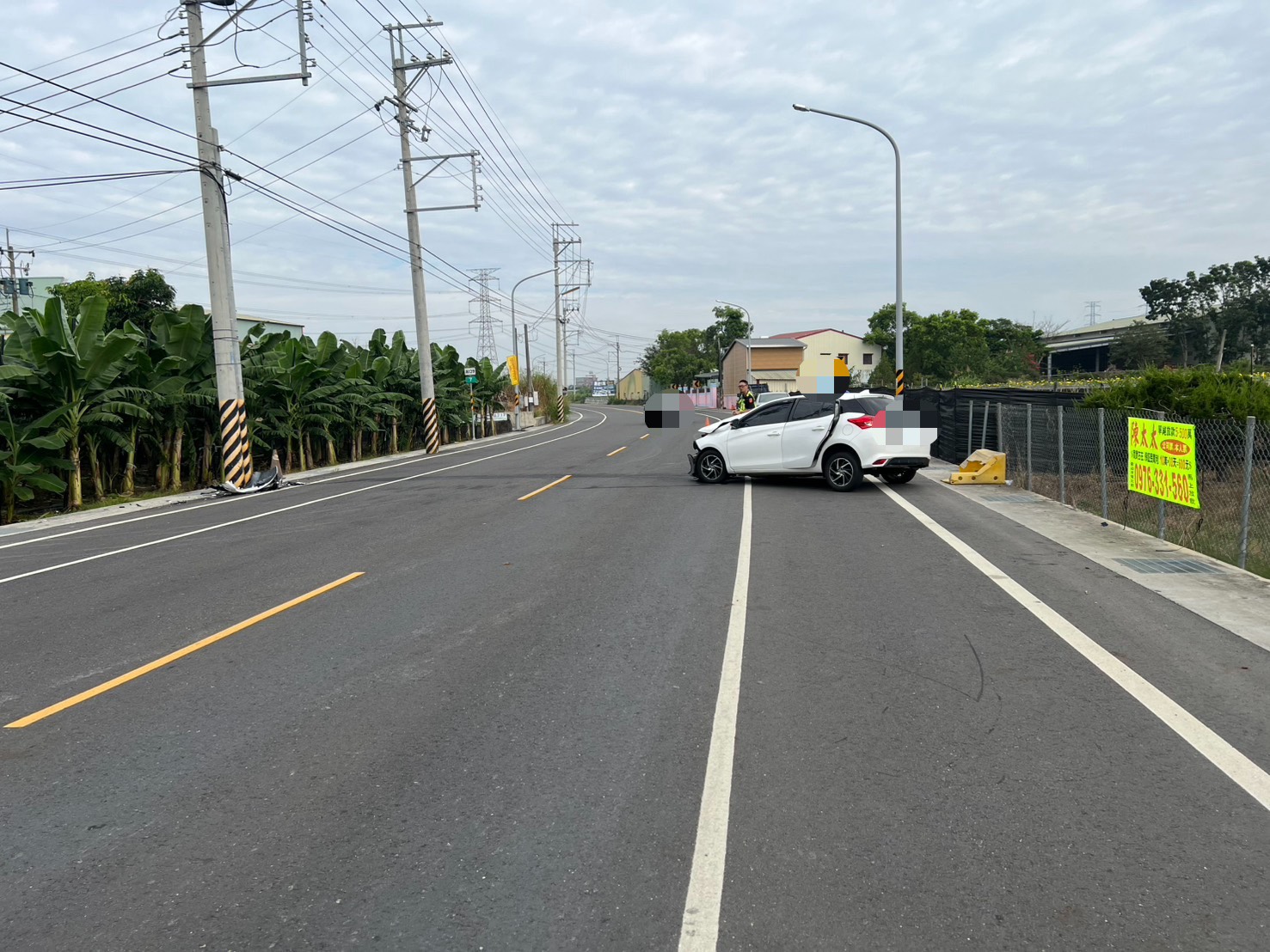 ▲嘉義23歲媽開車自撞電桿 2歲女童頭頸重創不治(圖/記者王俊勝 翻攝)