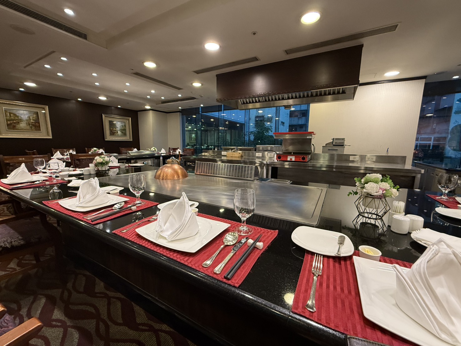 五星飯店吃完送急診?台中鐵板燒爆爭議 消費者嘔吐送醫7小時