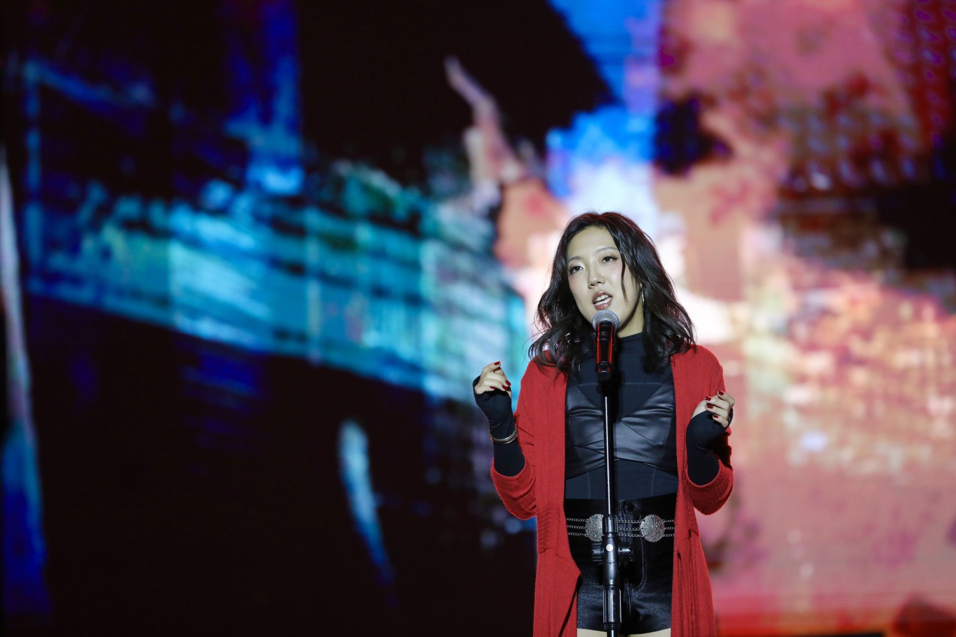 ▲台南跨年人潮炸裂！市長驚喜開金口合唱〈愛情限時批〉 韓男團喊話：要吃遍台南水果（圖／記者王俊勝 翻攝）