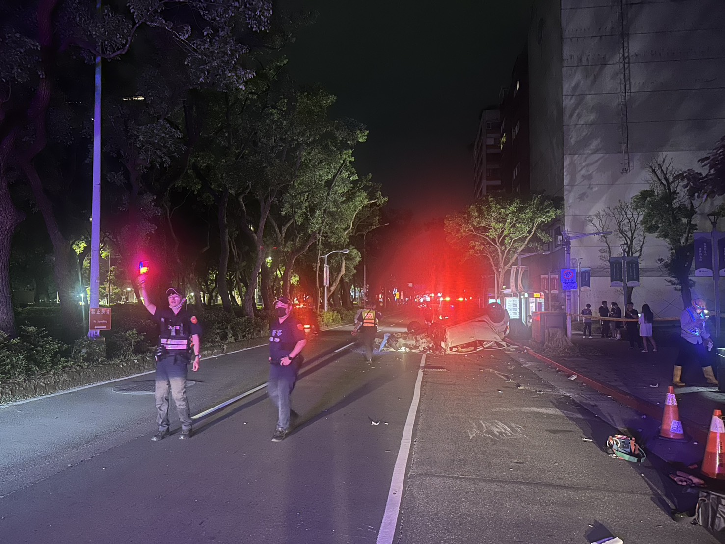 ▲警消獲報到場。（翻攝畫面）