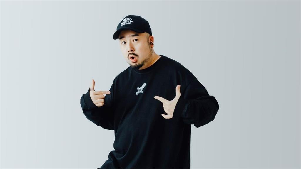 阿達閃兵自首,30萬交保。(圖/翻攝阿達臉書)