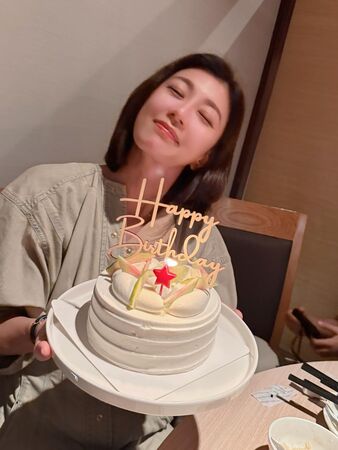 賈靜雯迎接51歲生日，全家團聚慶生。（圖／翻攝賈靜雯Threads）