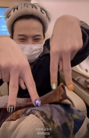 天王GD搭私人飛機深夜來台。(圖/翻攝8lo8lo8lowme IG)