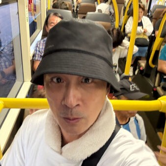 吳鎮宇搭公車刷老年卡被司機質疑。(圖/翻攝吳鎮宇微博)