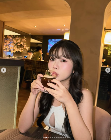 賴可穿上超辣服裝用餐。(圖/翻攝賴可IG)