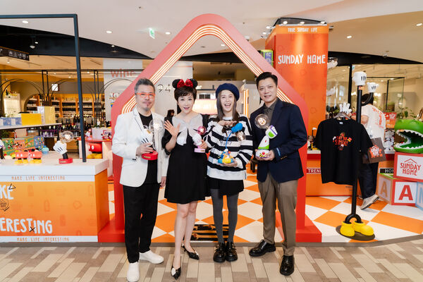 黃國倫(左起)寇乃馨與黃小柔勸黃明志女友快離開。(圖/SUNDAY HOME提供)