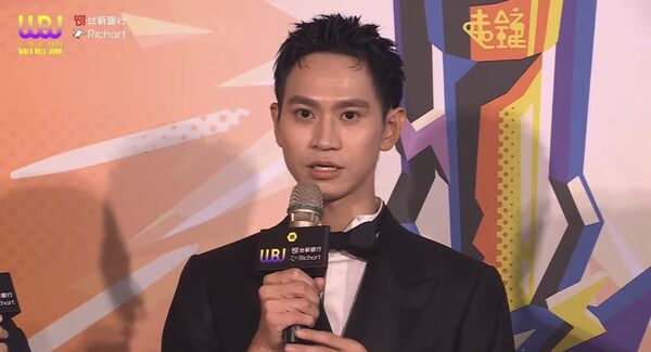 Andy帥氣走上走鐘獎紅毯。（圖／翻攝走鐘獎頒獎典禮YouTube）