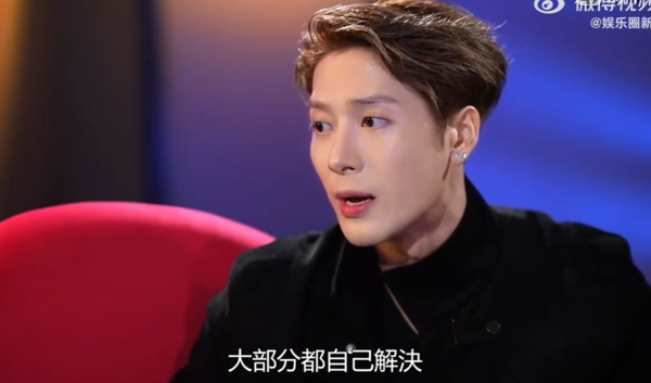 王嘉爾大方說單身生活有生理需求就「自己解決」。（圖／翻攝微博）