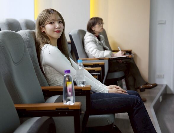 廉世彬現身大學校園。(圖/文化大學新聞系提供)