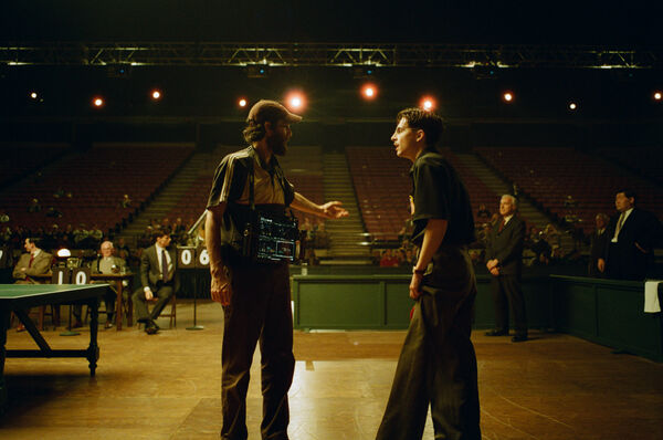 「甜茶」提摩西夏勒梅在新片《橫衝直闖》有突破性演出。（圖／龍祥提供）