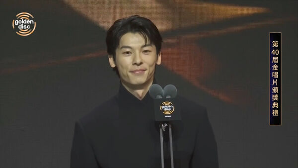 許光漢頒獎時以流利韓文介紹台北。(圖/翻攝Disney+)