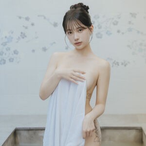 多莉Dory推出首本大尺度寫真。（圖／曖維多媒體）​