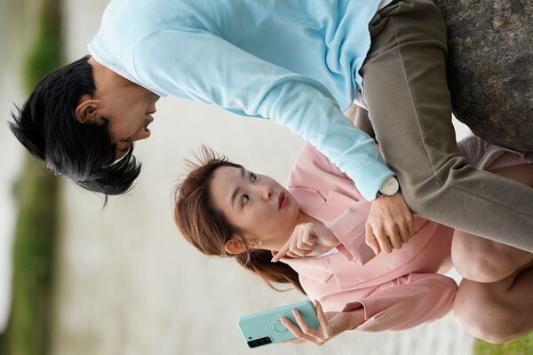 劇中姚淳耀緊貼郭書瑤下半身,要拍出「起生理反應」的畫面。(圖/彼此影業提供)