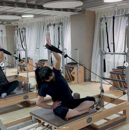 唐綺陽狂甩26公斤，瘦出「鉛筆腿」。（圖／翻攝唐綺陽IG）