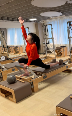 唐綺陽狂甩26公斤，瘦出「鉛筆腿」。（圖／翻攝唐綺陽IG）