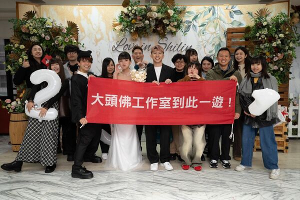 耶嫩和俐馨登記結婚。(圖/翻攝耶嫩Threads)