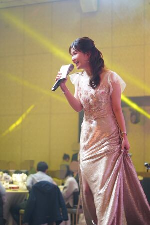 吳怡霈主持信驊科技尾牙，受到震撼。（圖／翻攝吳怡霈臉書）