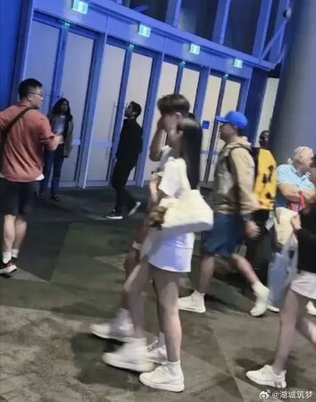 Lily疑似新戀情曝光。（圖／翻攝微博）