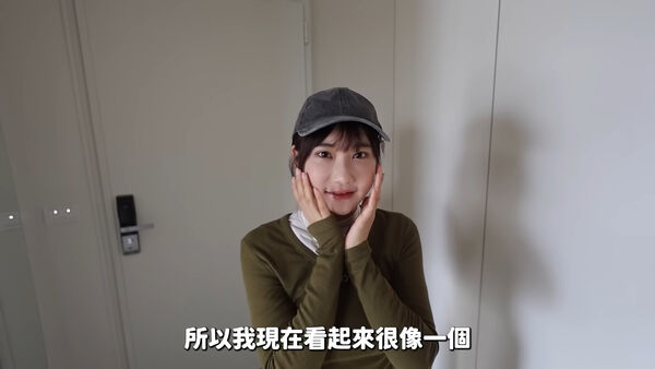 愛莉莎莎去韓國割雙眼皮。（圖／翻攝愛莉莎莎 YouTube）