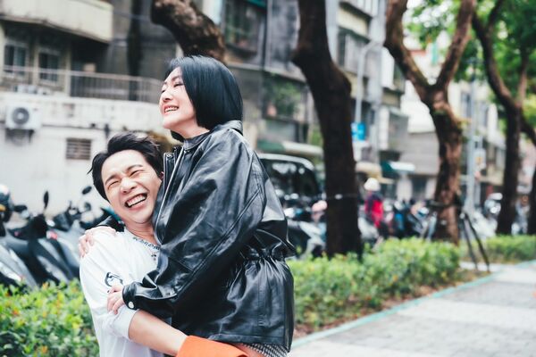 小S喪姊後首次回歸錄影淚崩 。（圖／翻攝小姐不熙娣臉書）