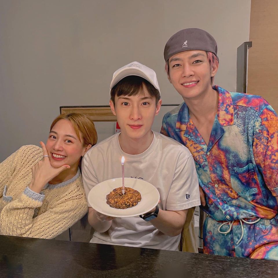 鬼鬼（左）、炎亞綸（右）過去是演藝圈出名的好友。（圖／翻攝阿本臉書）