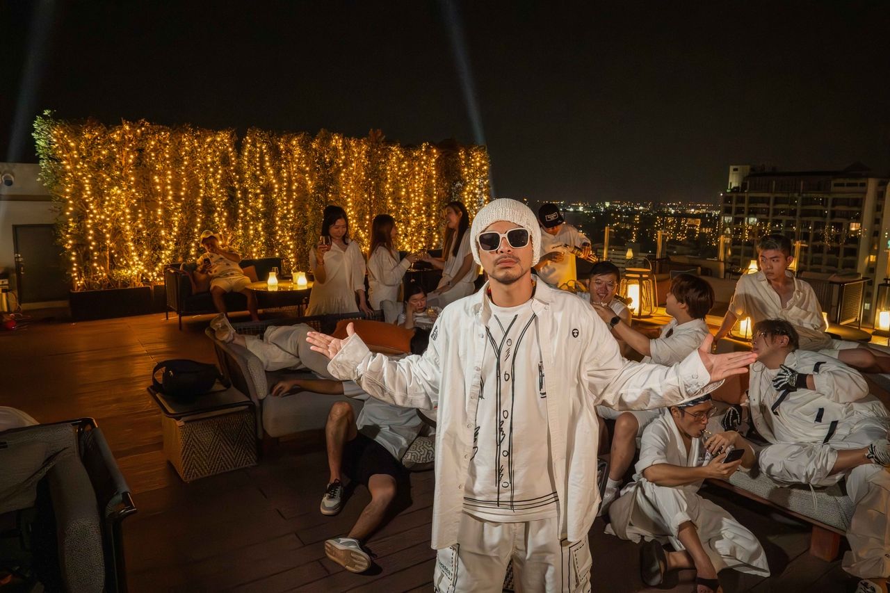 娃娃翁雨澄坦承曾約砲黃明志。