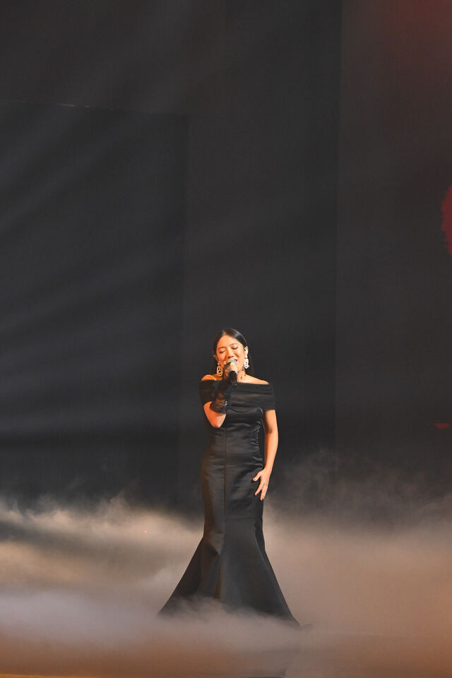 李竺芯獻唱悼逝影人。（圖／金馬執委會提供）