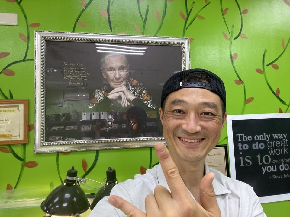 Mike Honda老師的科學教室以珍古德作為佈置靈感。