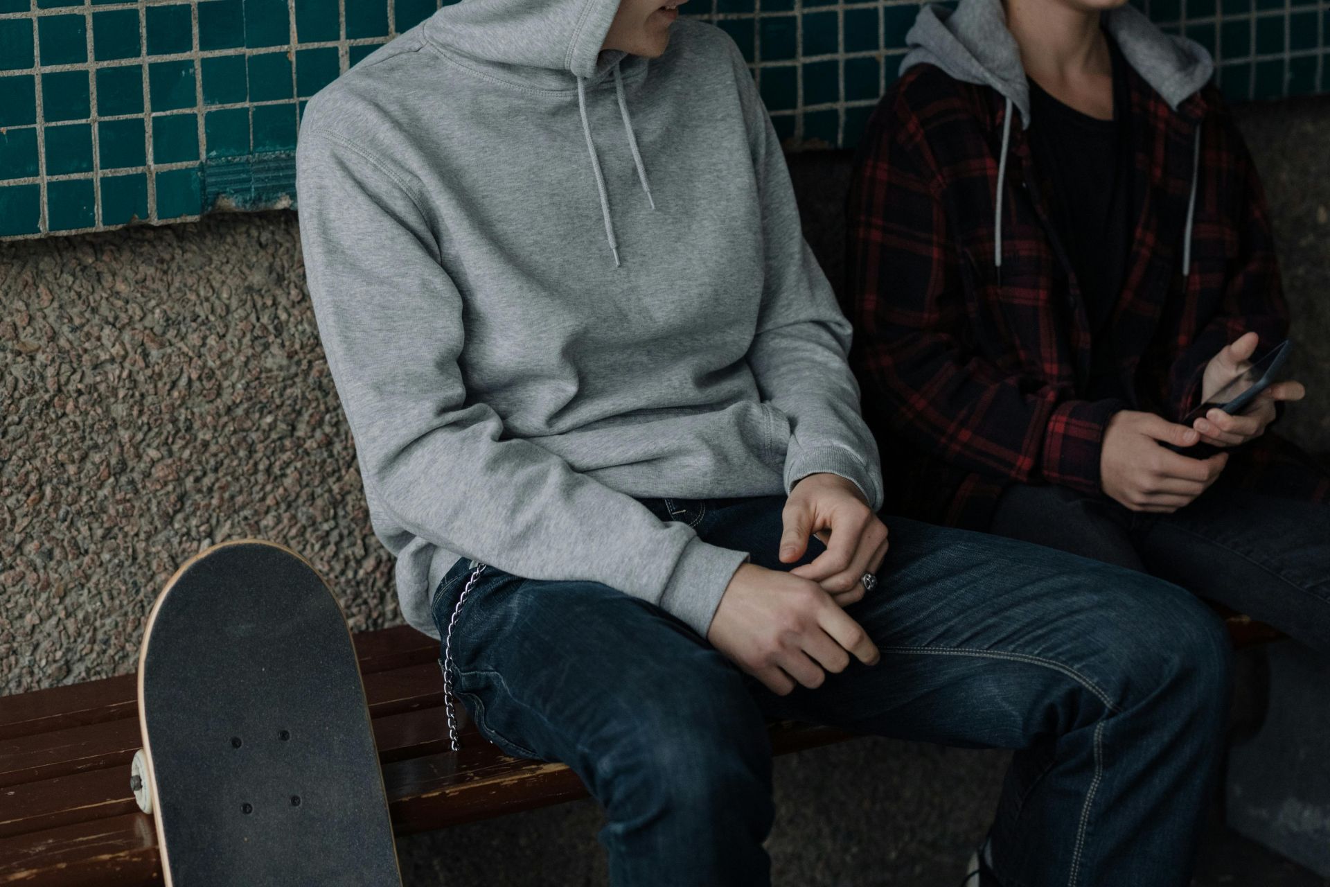 ▲高雄國中生到電商門市公然看片！？過程遭民眾錄下PO網...網友呼籲通報 該校校長：不清楚狀況拒絕回應（示意圖／pexels；與本案無關）