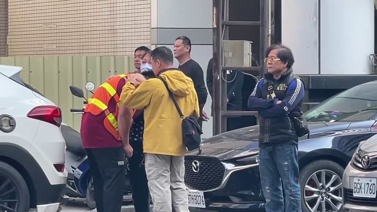 ▲男友親眼目睹摯愛慘死...崩潰大哭(圖/記者王俊勝 翻攝)