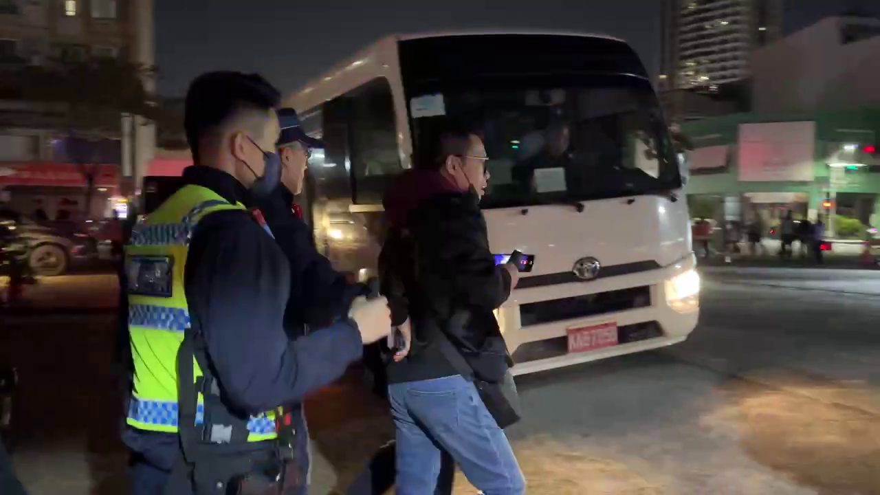 ▲警方獲報後立即介入並將鄭男驅離（圖／記者王俊勝 翻攝）