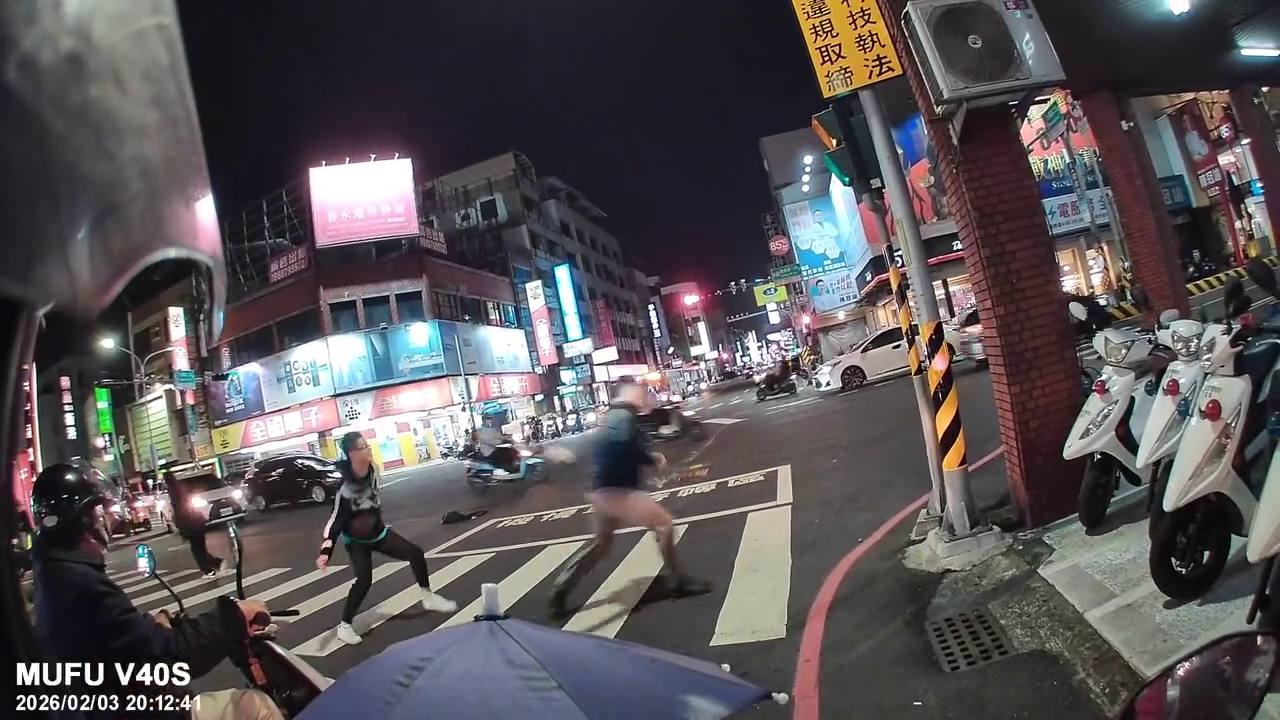 ▲疑失戀!男足療師「隨機猛砍」2路人...1男1女「重傷大出血」 警急壓制逮人(圖/翻攝自臉書/台南大小事)