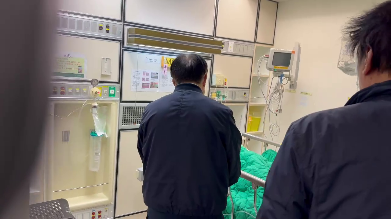 ▲市長黃偉哲知情後，立即趕往醫院慰問（圖／記者王俊勝 翻攝）