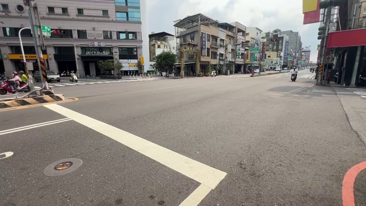 ▲台南奪命路口！22歲成大生「高速猛撞」拋飛重摔 送醫搶救仍不治（圖／記者王俊勝 翻攝）