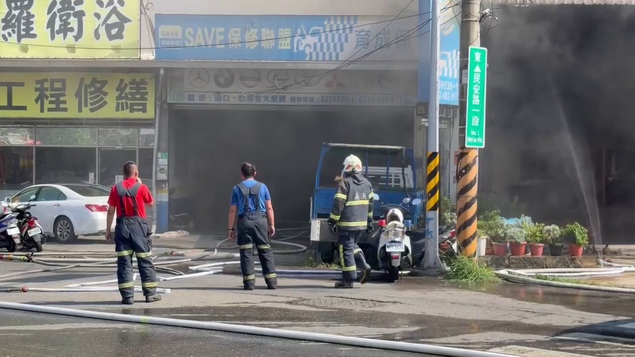 ▲由於場內囤放大量易燃物造成火勢迅速（圖／記者金東天 攝）