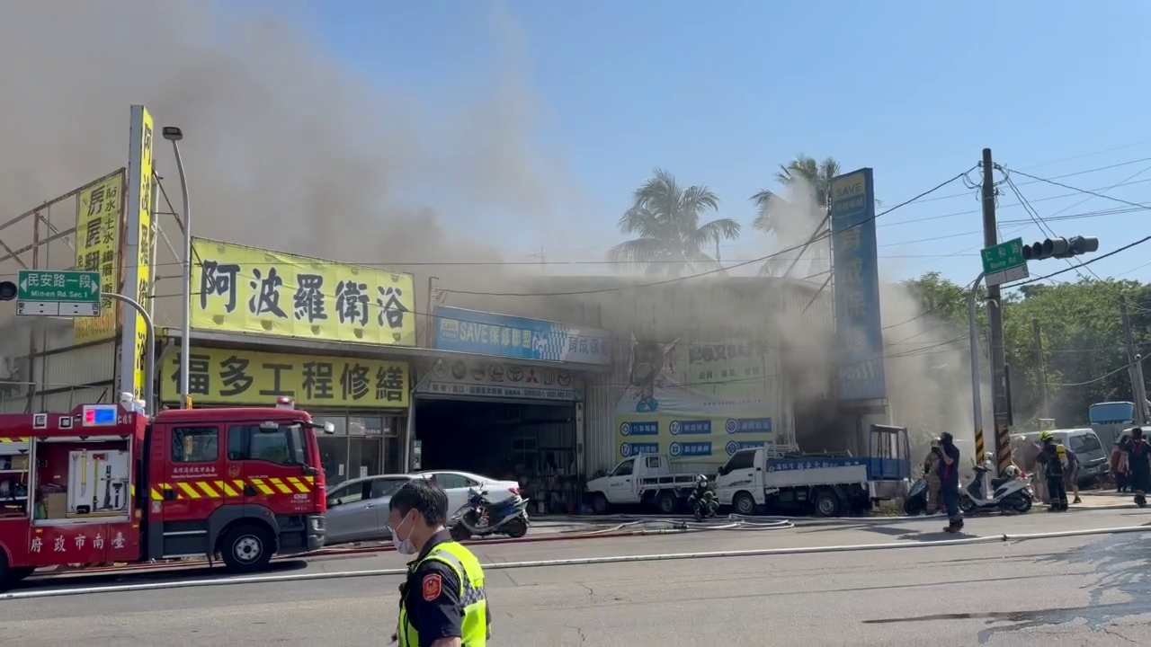 ▲濃煙狂竄（圖／記者金東天 攝）