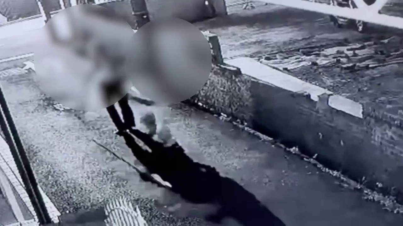 ▲台南新營巷內搶金鍊！歹徒步行下手後騎車逃 警10小時火速逮人（圖／記者王俊勝 翻攝）