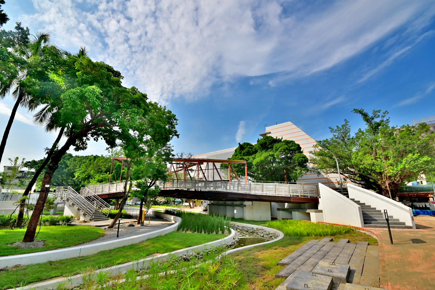 串連長春國民運動中心，塑造運動休憩兼具的河岸空間