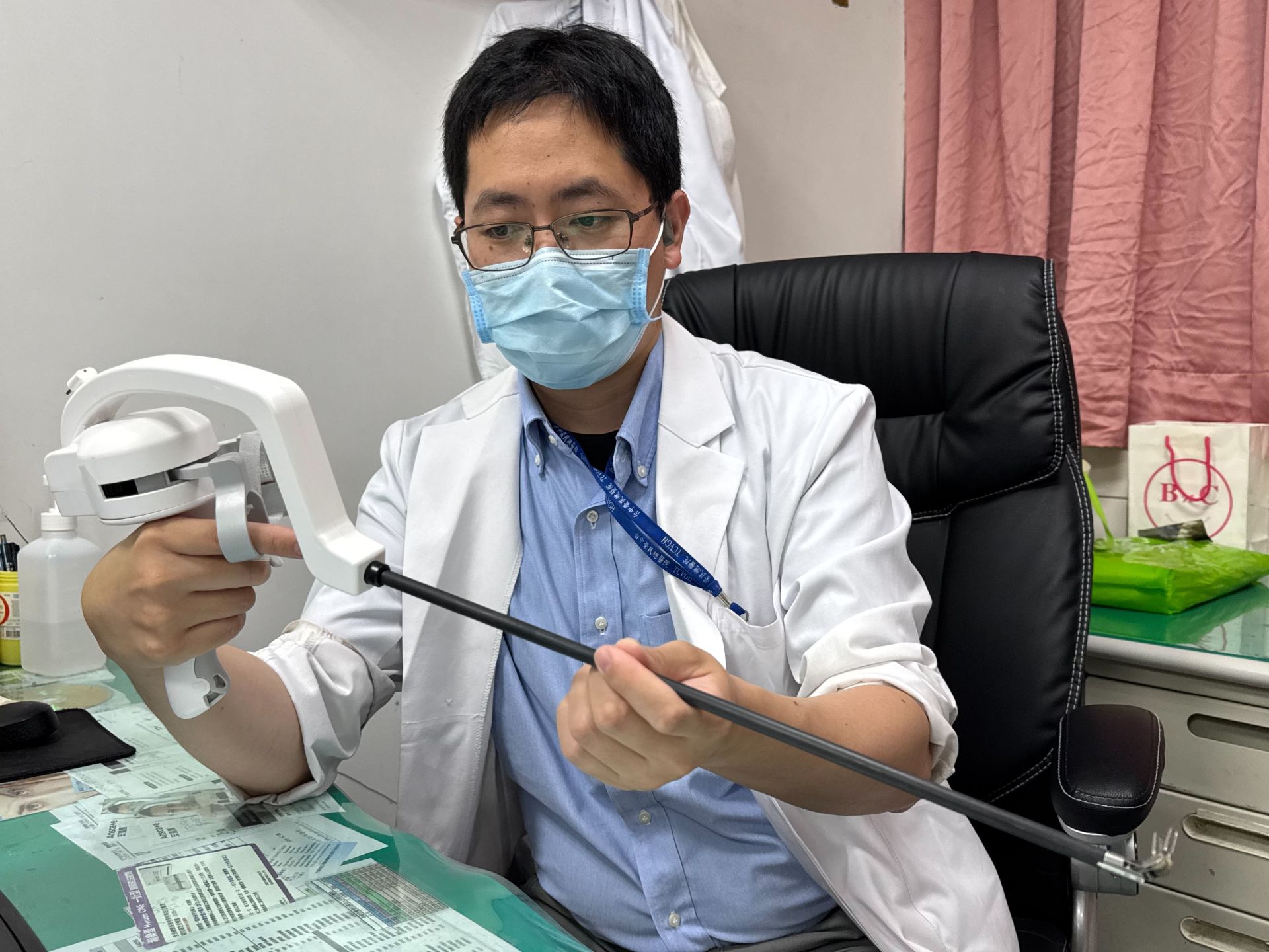 類機械手臂手術器械切除肝癌 價錢僅達文西1/3