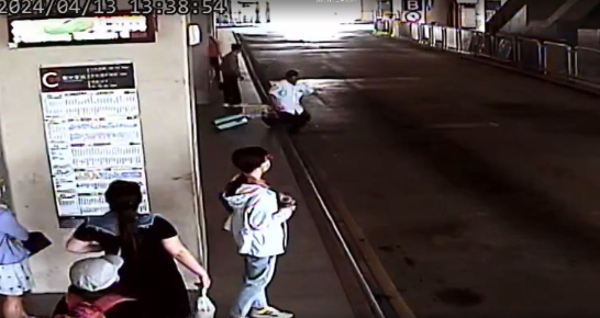 台中車站月台「管理顯有欠缺」害女子踩空跌骨折！　法院判國賠30萬