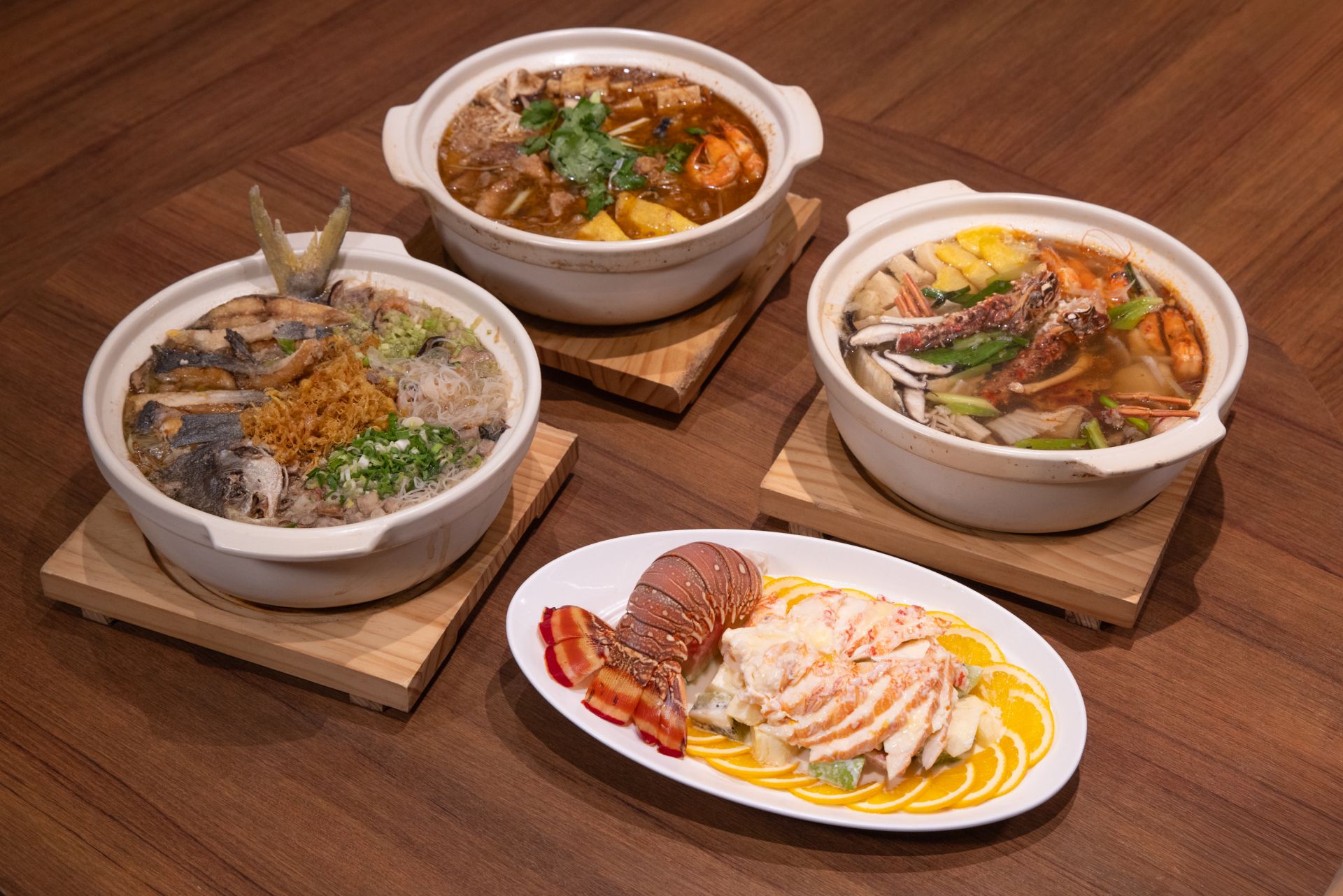 「真珠 台灣佳味」推出三款御品功夫菜〈龍蝦雙饗宴〉、〈鮮鯧米粉海鮮鍋〉及〈珍味功夫砂鍋魚〉，是提前預訂才能享受得到的澎湃美味。圖/饗賓集團提供