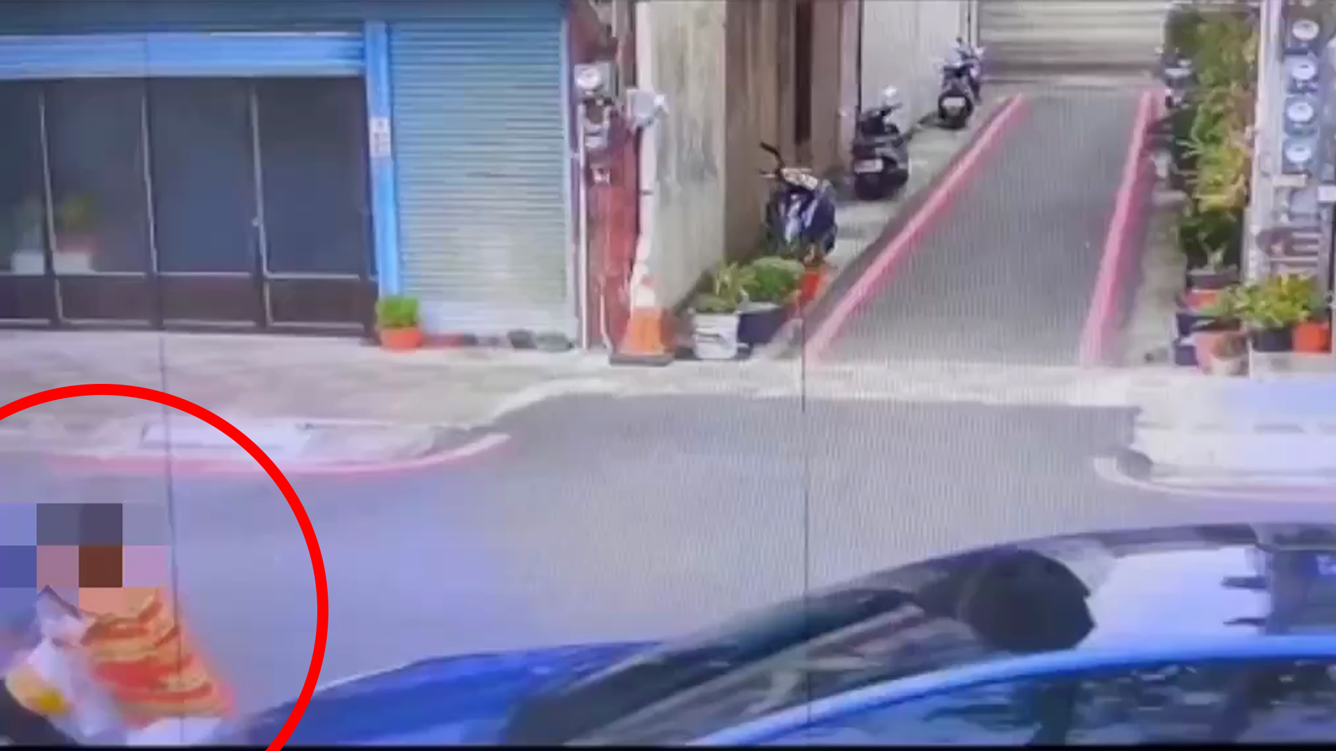 ▲新竹酒駕女猛撞老夫婦...1死1重傷 警依法送辦（圖／記者王俊勝 翻攝）