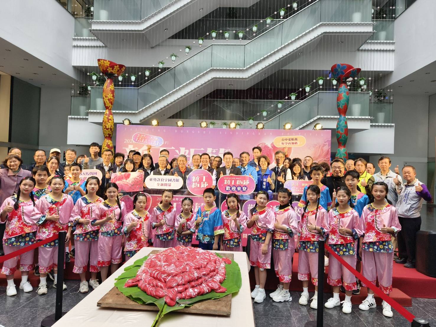 台中市客委會主委江俊龍、立法院副院長江啟臣及與會貴賓合影。