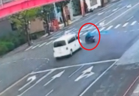 彰化老翁騎機車鬼切出車禍！　被救護車撞倒馬上來另輛救護車