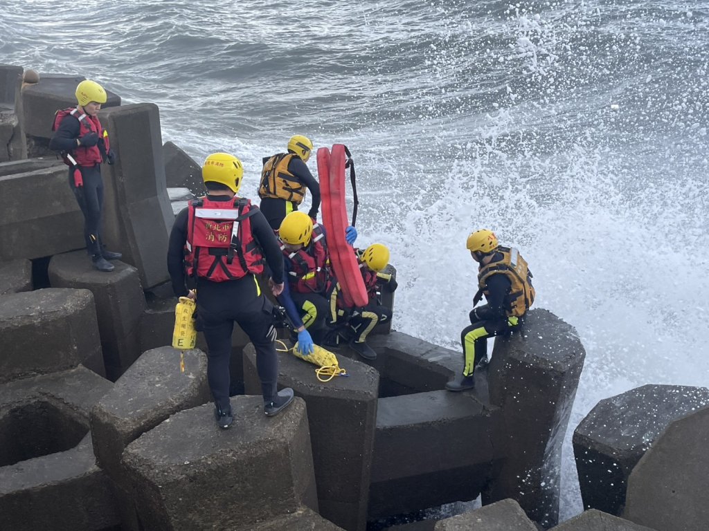 林口發電廠海域舢舨翻覆！　   2人上岸1人失蹤